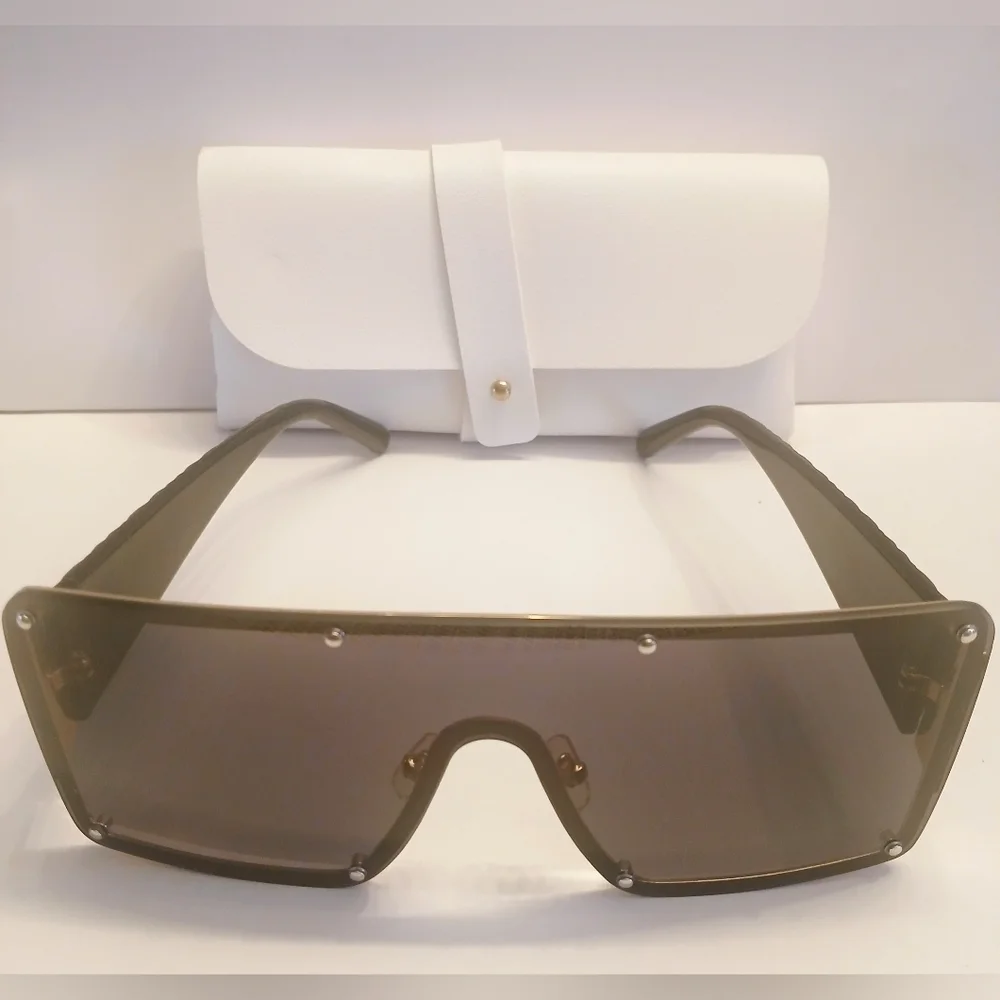 NWOT - Women's Oversized Square Black Sunglasses With Case